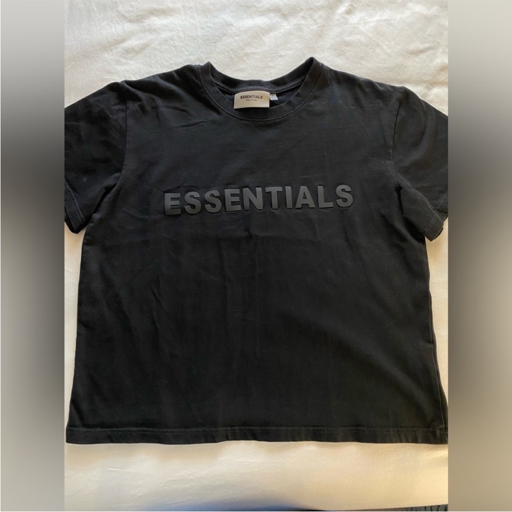 Essentials Black Tee